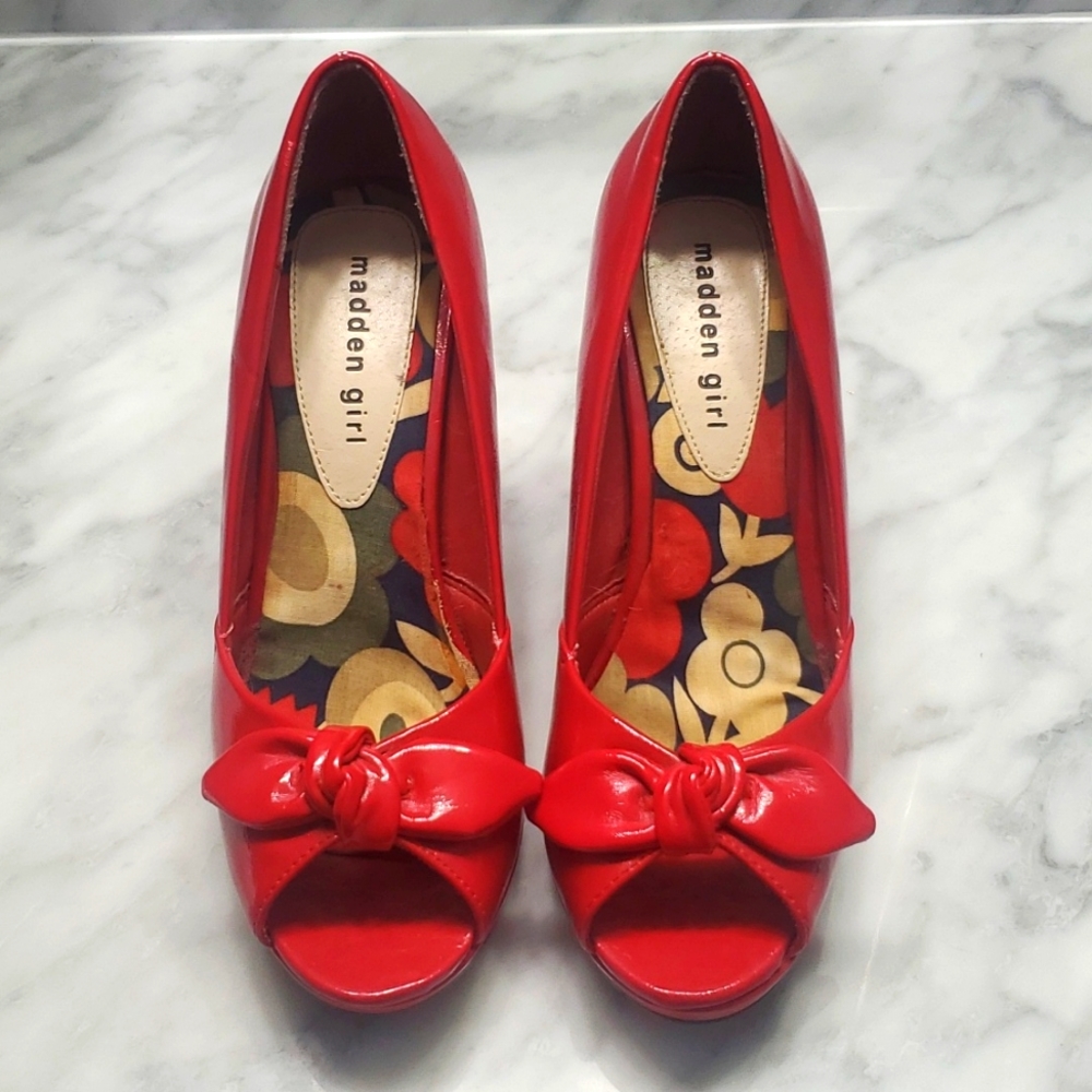 Peep Toe Red Pumps